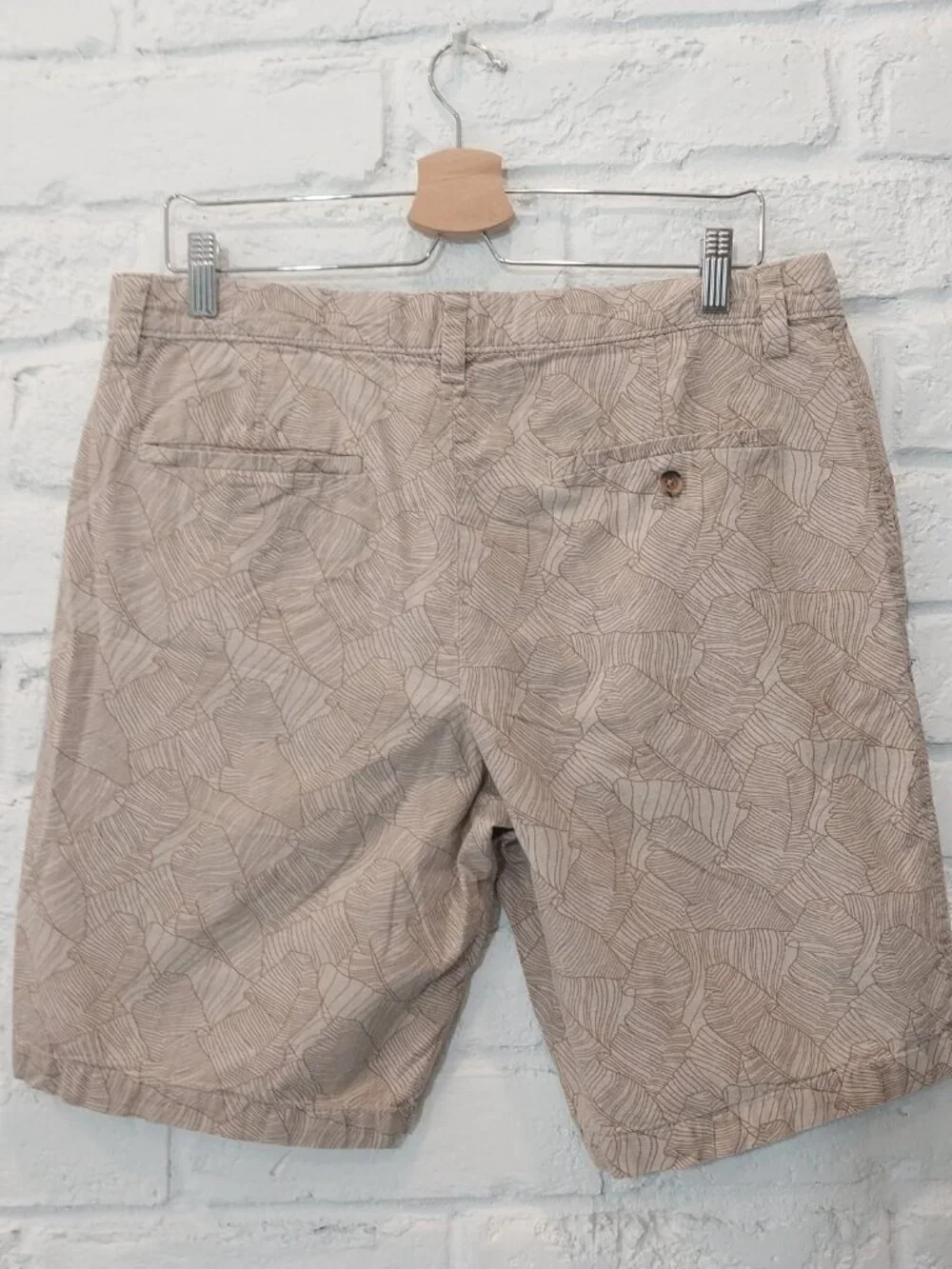 Banana Republic Aiden Shorts Mens 33 Beige Brown Leaves Print 100% Cotton 9